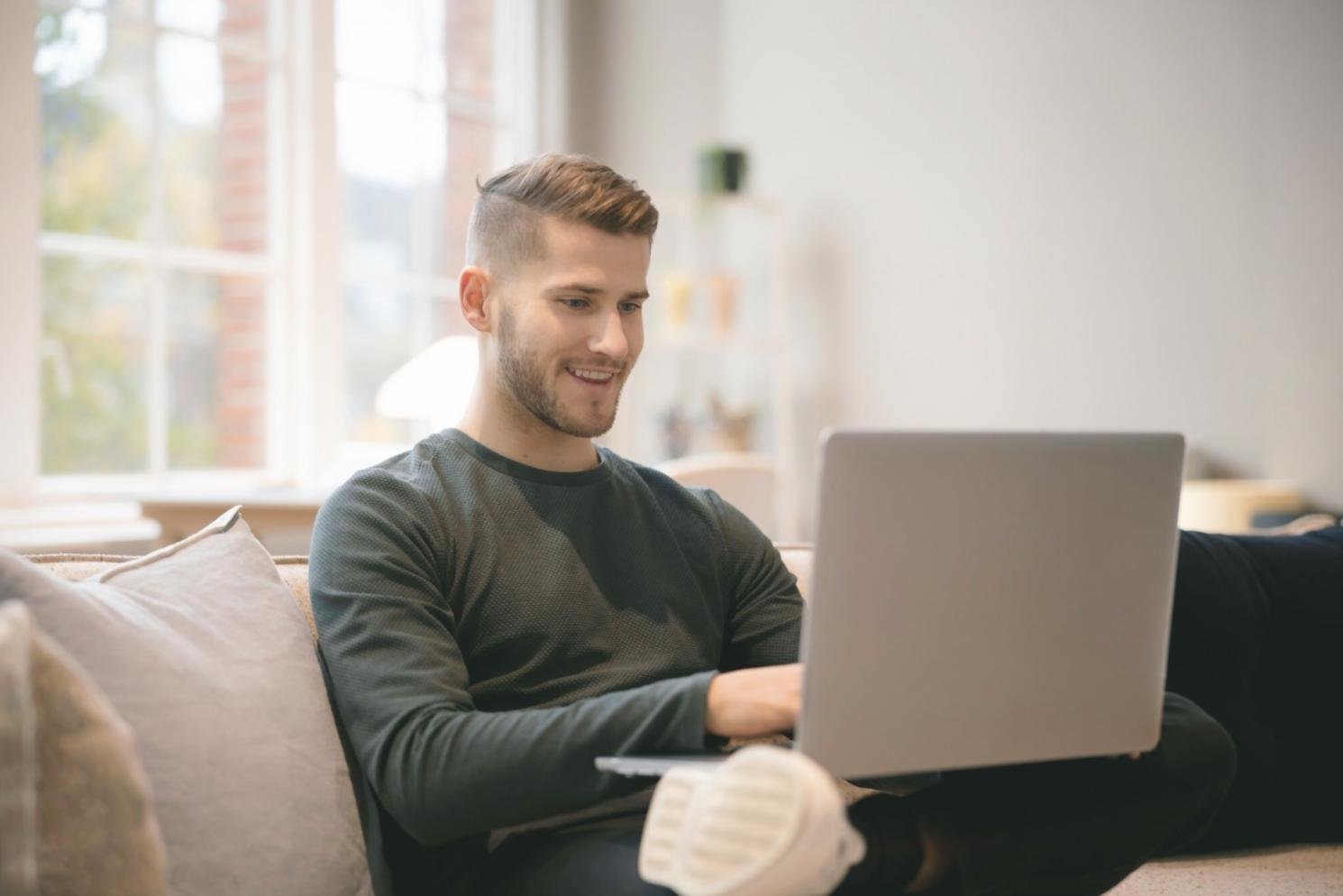 Bureau moderne avec outils de planification financière